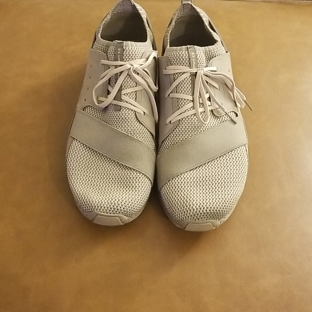 Size 13 Under armour tennis shoe